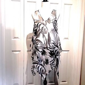CLEO SLEEVELESS ASYMMETRICAL TUNIC Size XS‎